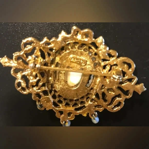 Antique Broach - Picture 2 of 2